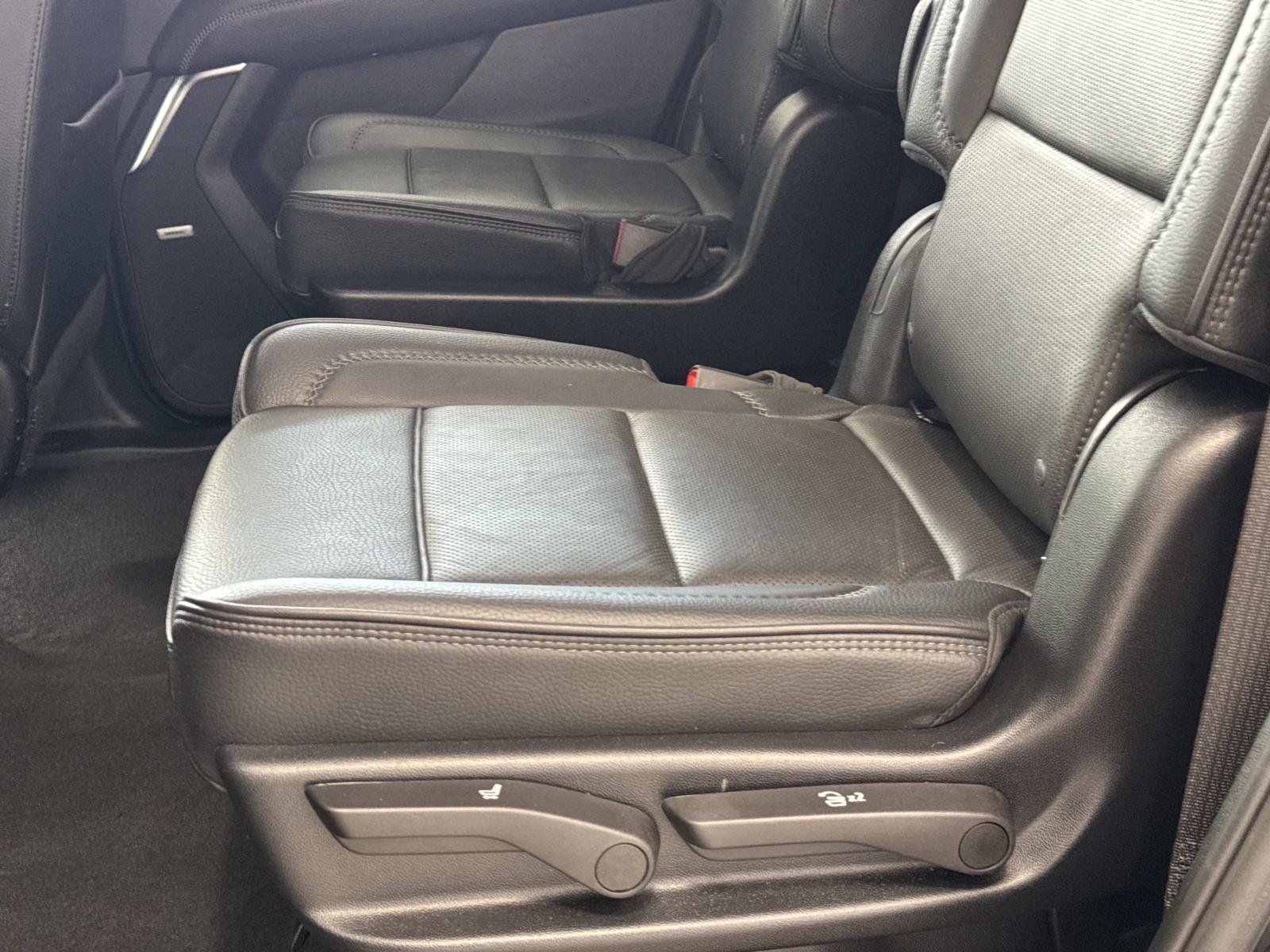 Used 2025 GMC Yukon Denali RWD image 5