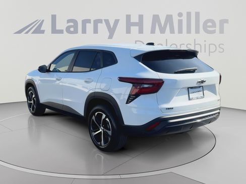 New 2026 Chevrolet Trax RS w/ Driver Confidence Package FWD image 5