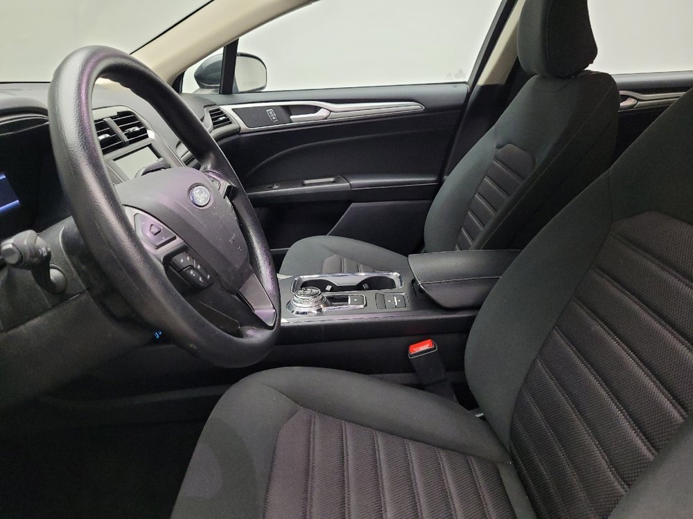 Used 2020 Ford Fusion SE FWD image 17