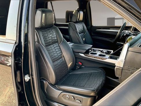 Used 2025 Cadillac Escalade Sport Platinum w/ LPO, Floor Liner Package AWD/4WD image 7