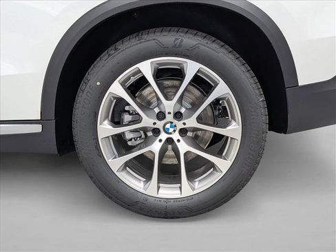 New 2026 BMW X5 xDrive40i w/ Premium Package AWD/4WD image 10