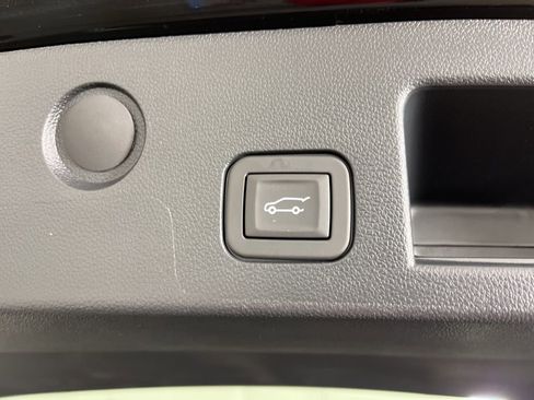 Certified 2025 Chevrolet Equinox ACTIV image 9