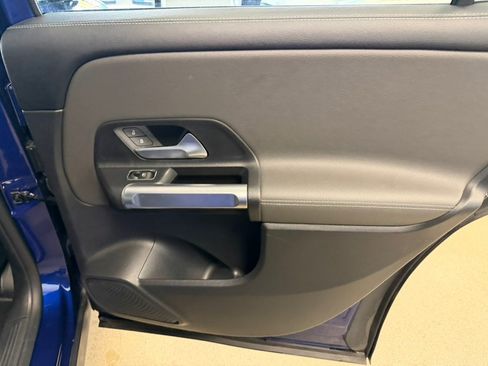 Used 2022 Mercedes-Benz GLB 250 GLB 250 SUV image 33