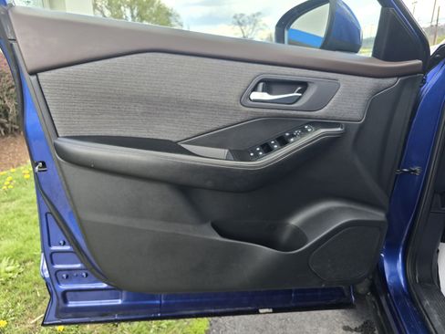 Used 2023 Nissan Rogue SV FWD image 15