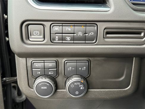 Used 2022 Chevrolet Tahoe LT w/ Luxury Package image 22