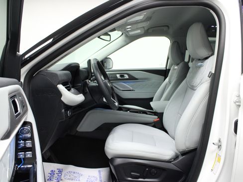 New 2026 Ford Explorer Platinum AWD/4WD image 12