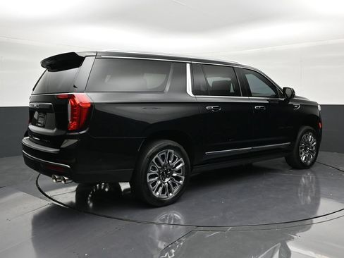Used 2023 GMC Yukon XL Denali Ultimate AWD/4WD image 5