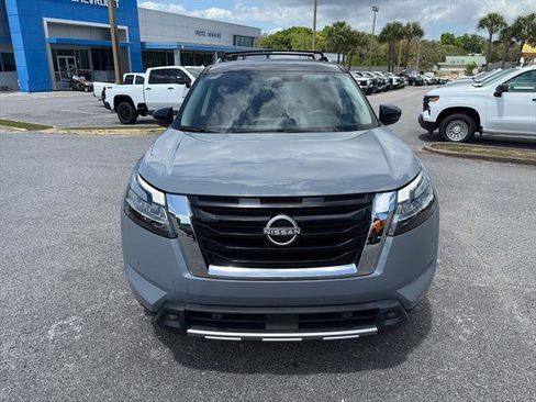 Used 2023 Nissan Pathfinder SL w/ Lighting Package (N92) image 8