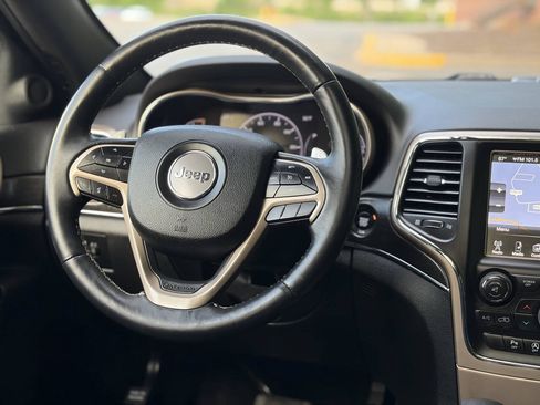 Used 2017 Jeep Grand Cherokee Limited w/ Luxury Group II AWD/4WD image 25