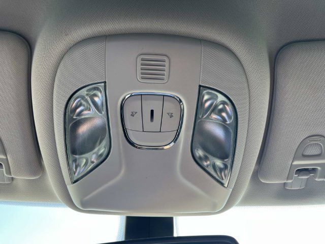 Used 2020 Jeep Compass Latitude FWD image 36