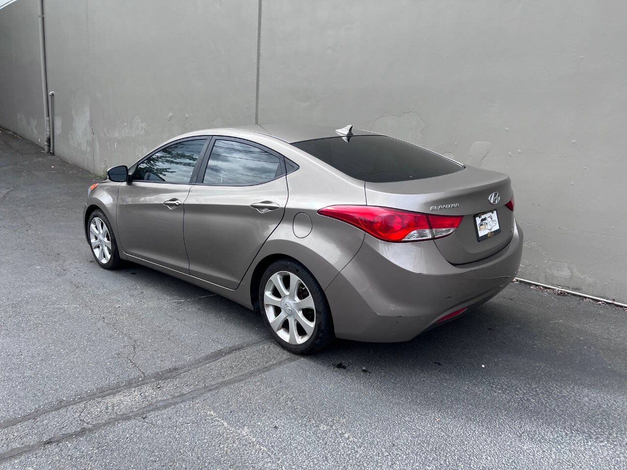 Used 2012 Hyundai Elantra Limited FWD image 4