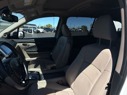 Used 2017 Honda Pilot Touring image 9