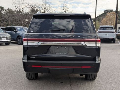 Used 2022 Lincoln Navigator L Reserve image 4