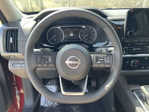 Certified 2025 Nissan Pathfinder SL image 34