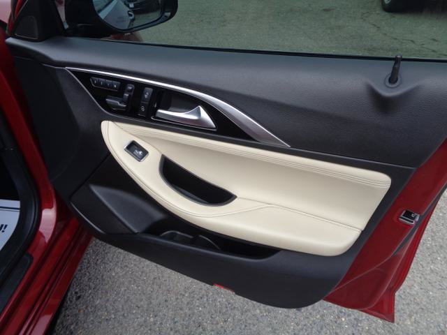 Used 2019 INFINITI QX30 FWD image 16