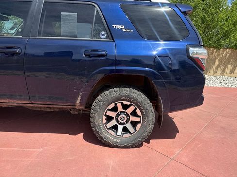 Used 2018 Toyota 4Runner TRD Off-Road Premium AWD/4WD image 39