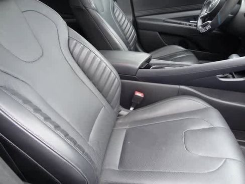 Used 2023 Hyundai Elantra Limited image 21