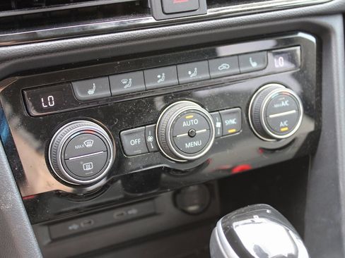 Used 2024 Volkswagen Taos SE image 22