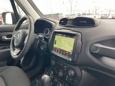 Used 2023 Jeep Renegade Latitude image 32