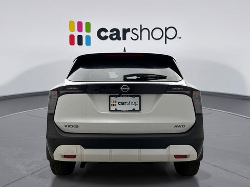 Used 2025 Nissan Kicks SV image 4
