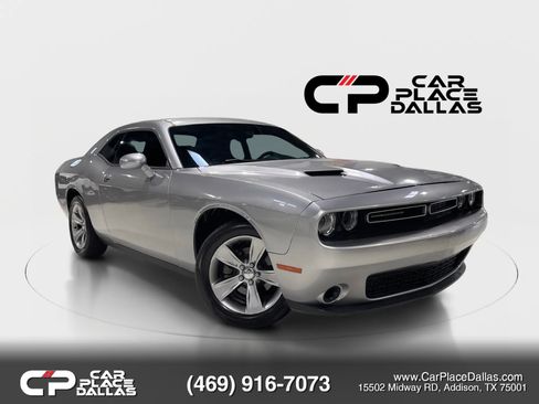 Used 2016 Dodge Challenger SXT RWD image 1