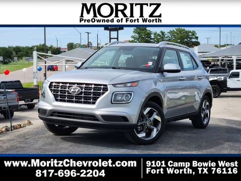Used 2025 Hyundai Venue SEL FWD image 1