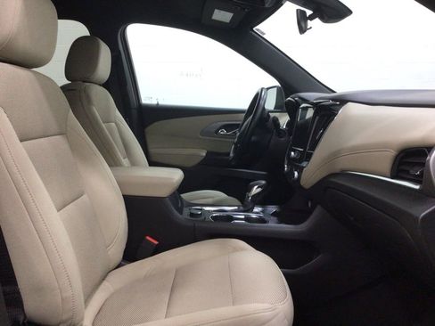Used 2023 Chevrolet Traverse LT image 27