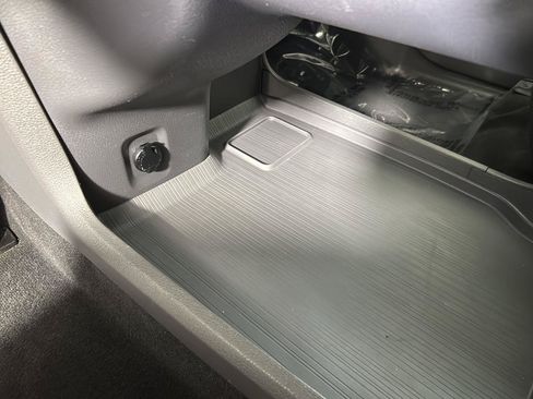 Used 2021 Toyota Sienna XLE FWD image 36