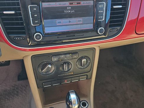 Used 2013 Volkswagen Beetle 2.5 image 12