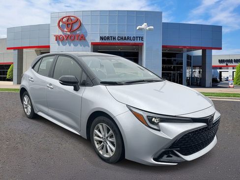 Used 2024 Toyota Corolla SE image 3