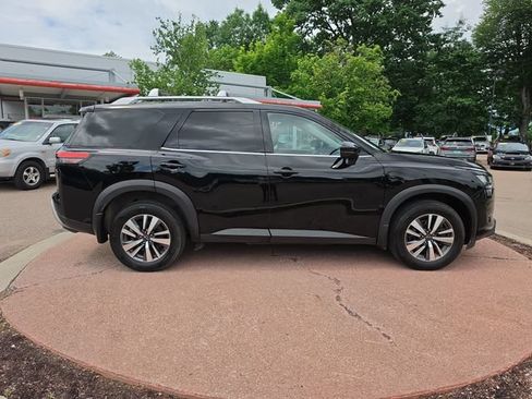 Used 2024 Nissan Pathfinder SL AWD/4WD image 6