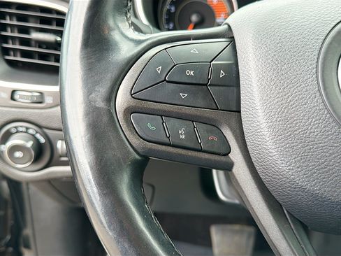 Used 2019 Jeep Cherokee Trailhawk w/ Cold Weather Group AWD/4WD image 35