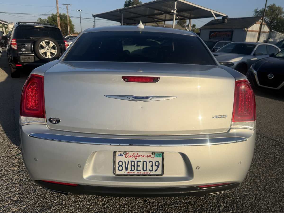 Used 2019 Chrysler 300 Limited w/ Safetytec Plus Group RWD image 5