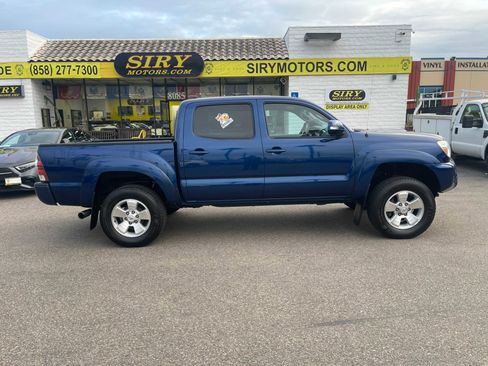 Used 2014 Toyota Tacoma PreRunner w/ TRD Sport Package image 2