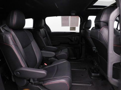 Used 2025 Toyota Sienna XSE image 30