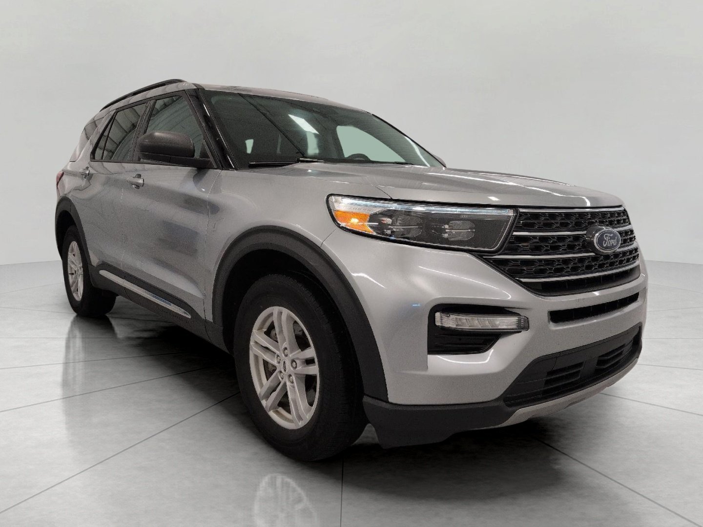Used 2024 Ford Explorer XLT w/ Equipment Group 202A AWD/4WD image 30