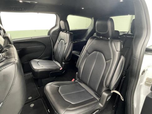 Used 2025 Chrysler Pacifica Select FWD image 38