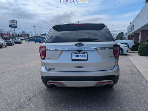 Used 2017 Ford Explorer XLT w/ Equipment Group 202A image 4