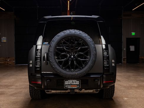 Used 2025 Land Rover Defender 130 X image 11