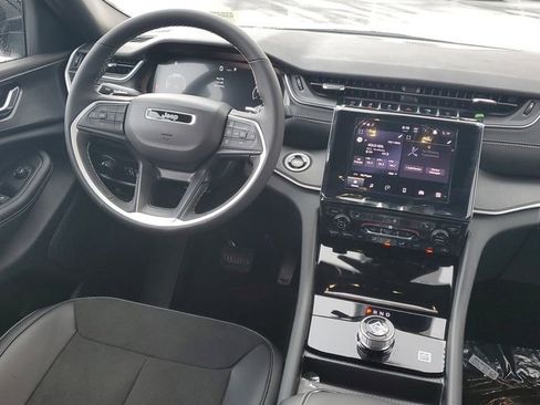 New 2025 Jeep Grand Cherokee L Altitude image 12