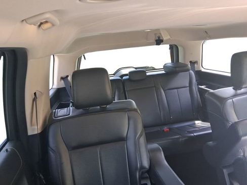 Used 2024 Ford Expedition XLT image 17