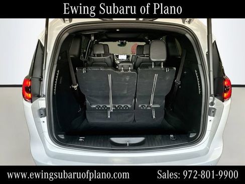 Used 2025 Chrysler Pacifica Limited FWD image 28