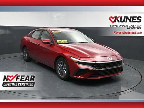 Used 2024 Hyundai Elantra SEL FWD image 1