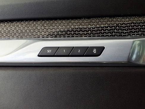 Used 2025 Cadillac Escalade ESV V AWD/4WD image 18