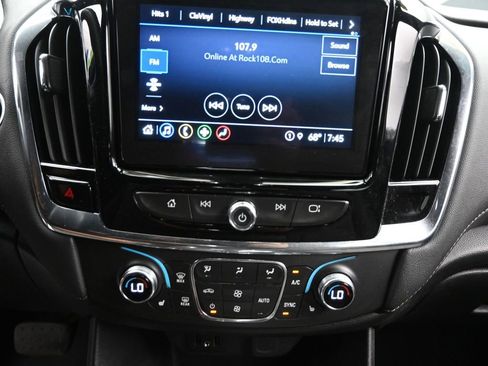 Used 2023 Chevrolet Traverse LT image 10