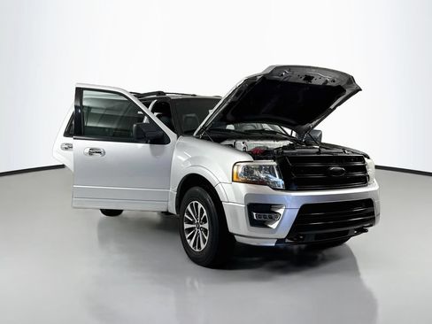 Used 2016 Ford Expedition XLT w/ Equipment Group 202A AWD/4WD image 24