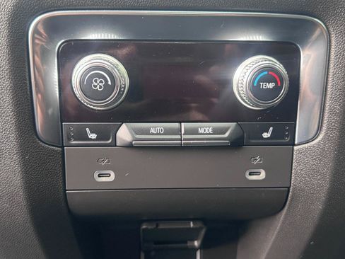Used 2023 GMC Yukon AT4 w/ Technology Package AWD/4WD image 19