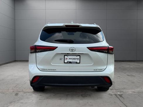 Used 2023 Toyota Highlander XLE AWD/4WD image 4