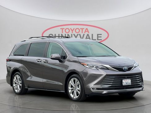 Certified 2023 Toyota Sienna Platinum image 11
