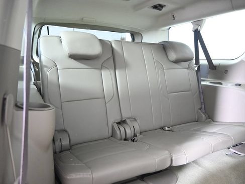Used 2018 GMC Yukon XL SLT AWD/4WD image 16